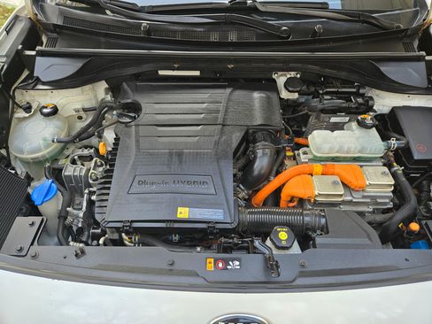 Used 2020 Kia Niro LXS image 6