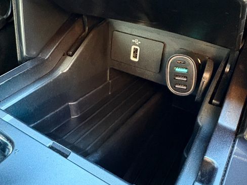 Used 2017 Ford Explorer XLT w/ Equipment Group 202A image 20