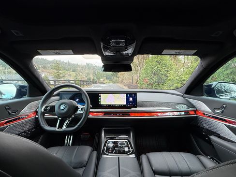 Used 2024 BMW i7 M70 image 23