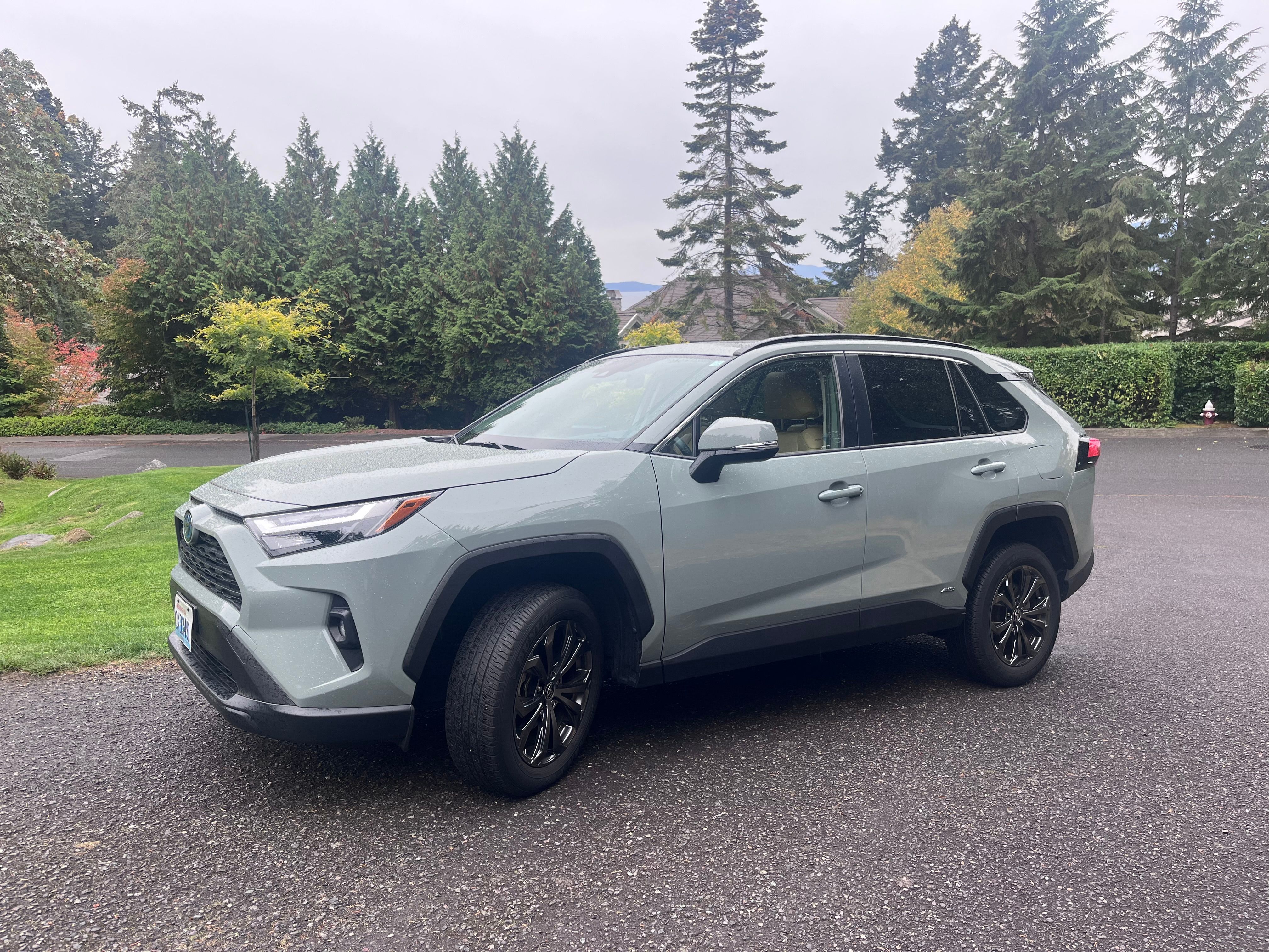 Used 2023 Toyota RAV4 XLE Premium AWD/4WD image 1