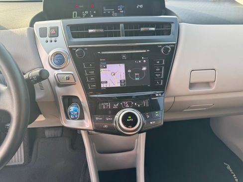 Used 2017 Toyota Prius V Five image 15