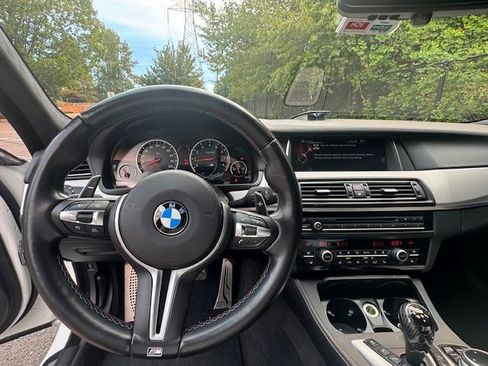 Used 2015 BMW M5 image 6