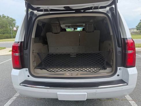Used 2019 Chevrolet Suburban Premier RWD image 10