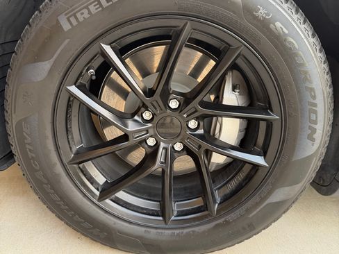 Used 2022 Tesla Model Y Long Range image 12