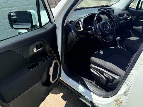 Used 2016 Jeep Renegade Latitude AWD/4WD image 11