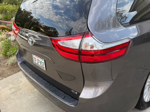 Used 2015 Toyota Sienna XLE w/ XLE Navigation Package FWD image 16