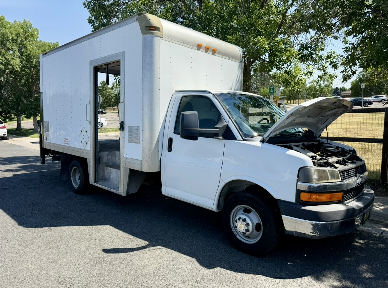 Used 2014 Chevrolet Express 3500 Extended w/ Chrome Appearance Package RWD image 2