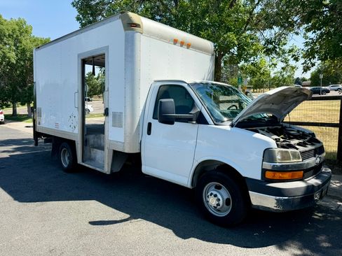 Used 2014 Chevrolet Express 3500 Extended w/ Chrome Appearance Package RWD image 1