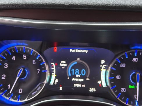 Used 2017 Chrysler Pacifica Limited image 9