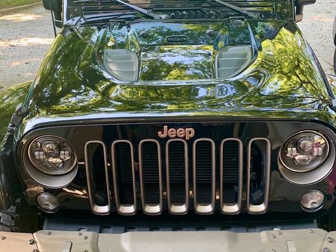 Used 2016 Jeep Wrangler Unlimited Sahara image 2