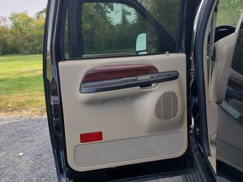 Used 2005 Ford Excursion Limited image 15