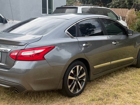 Used 2016 Nissan Altima 2.5 SR FWD image 2