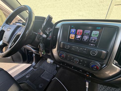 Used 2017 Chevrolet Silverado 1500 LT w/ LT Convenience Package RWD image 2