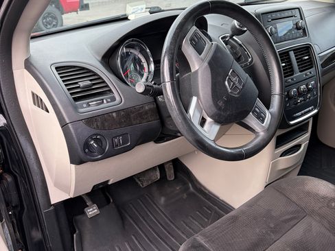 Used 2016 Dodge Grand Caravan SE w/ Quick Order Package 29E SE image 9