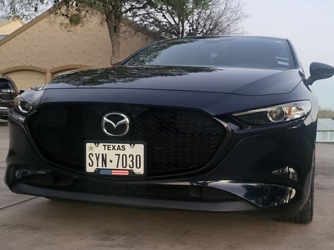 Used 2020 MAZDA MAZDA3 Hatchback FWD image 1