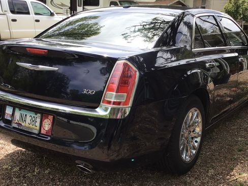 Used 2012 Chrysler 300 Limited RWD image 4