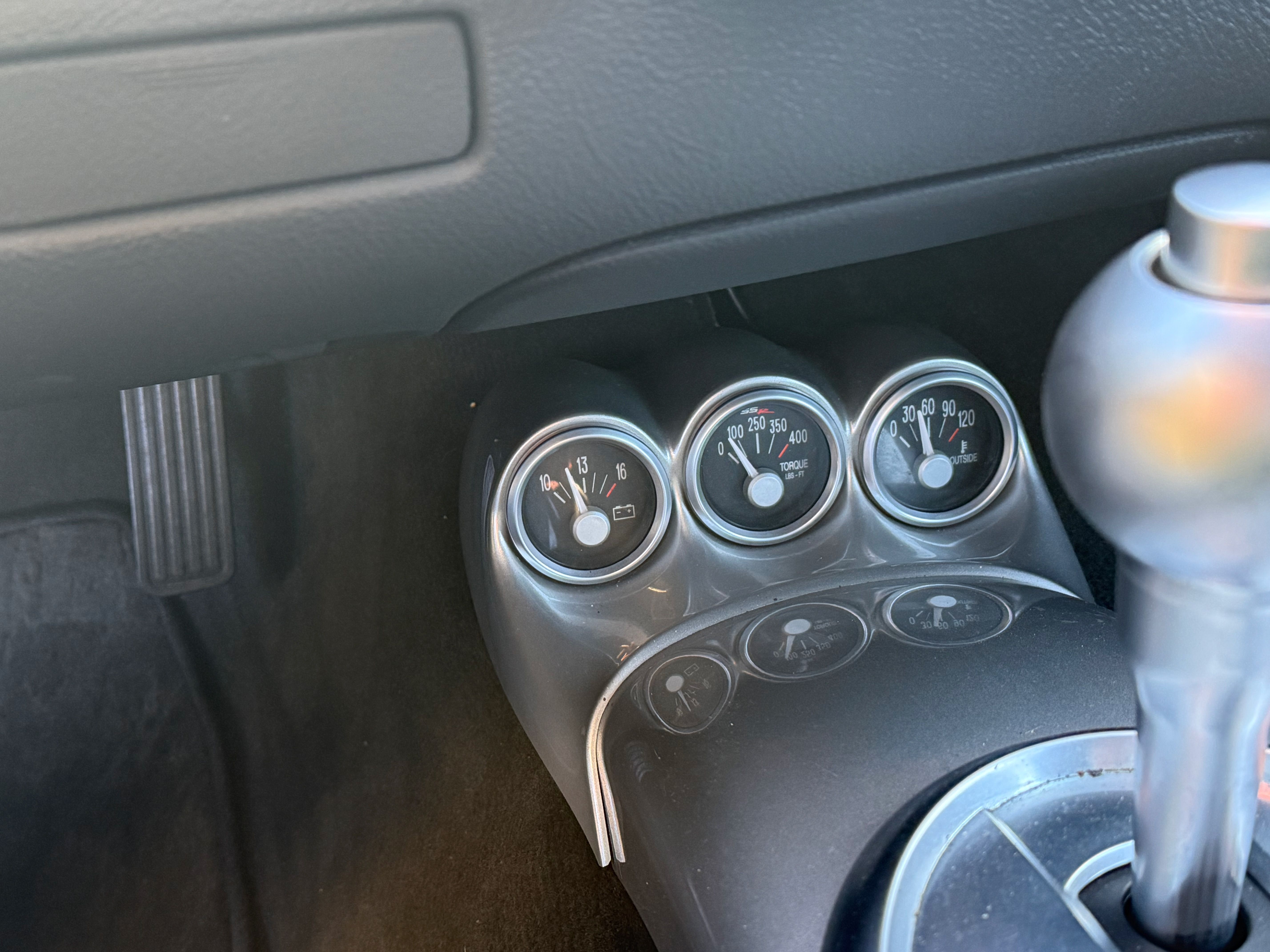 Used 2005 Chevrolet SSR w/ Preferred Equipment Group RWD image 17
