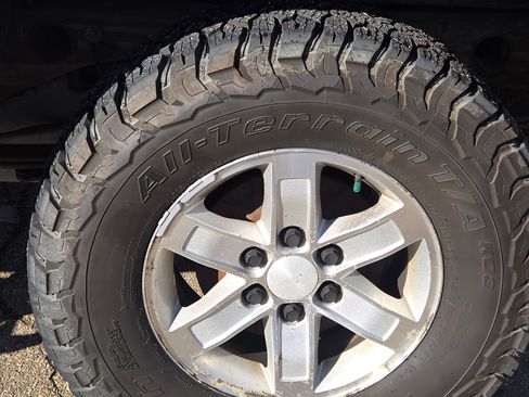 Used 2010 GMC Sierra 1500 SLE w/ Power Pack Plus image 9