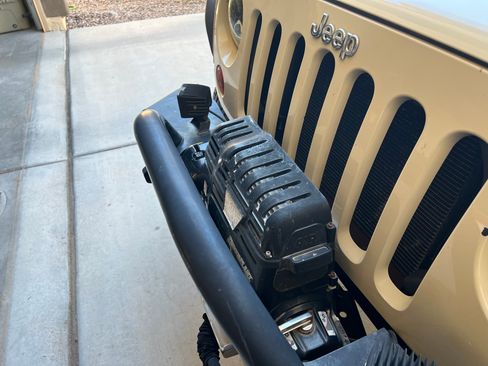 Used 2011 Jeep Wrangler Unlimited Rubicon w/ Dual Top Group image 13