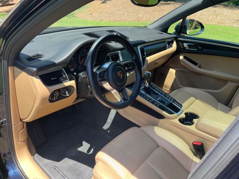 Used 2018 Porsche Macan Sport Edition AWD/4WD image 18