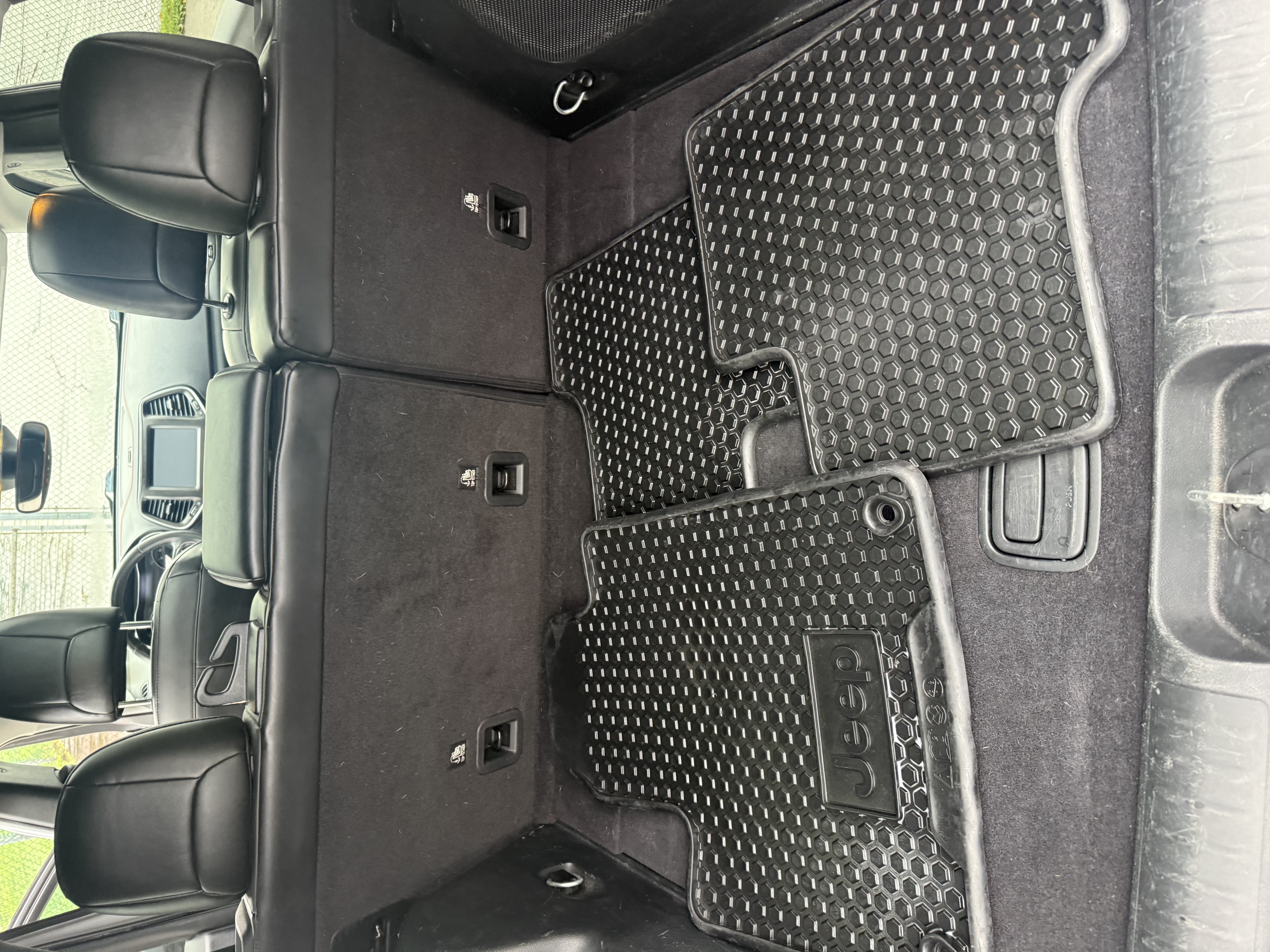 Used 2019 Jeep Cherokee Trailhawk AWD/4WD image 17