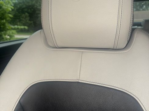 Used 2016 Jaguar XF S RWD image 16