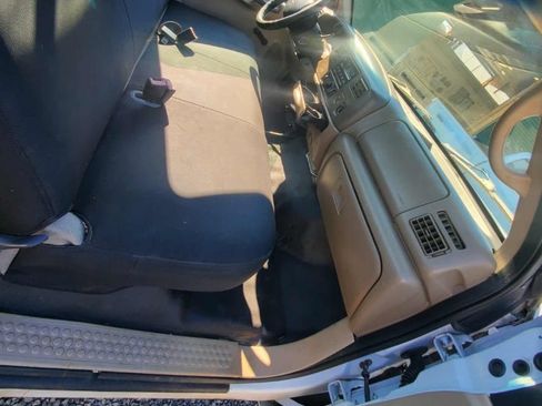 Used 2001 Ford F350 4x4 Regular Cab DRW Super Duty image 5
