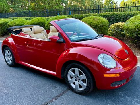 Used 2007 Volkswagen Beetle Convertible w/ Package 1 FWD image 9