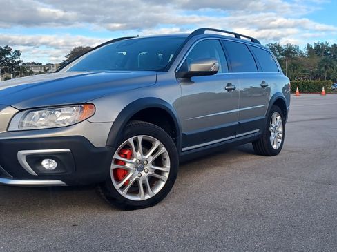 Used 2016 Volvo XC70 T5 Premier w/ Proximity Package image 9