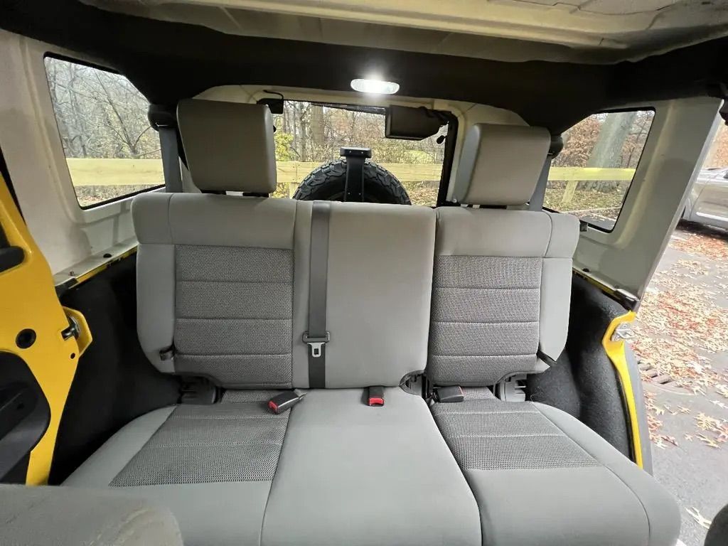 Used 2009 Jeep Wrangler Unlimited Rubicon w/ Dual Top Group AWD/4WD image 22