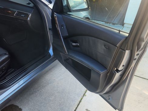Used 2007 BMW 550i Sedan image 22