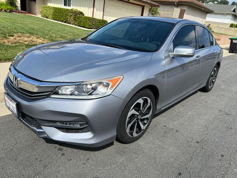 Used 2017 Honda Accord EX-L image 25