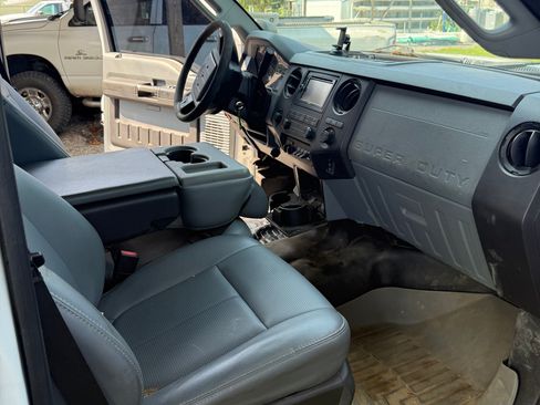 Used 2011 Ford F550 4x4 Crew Cab Super Duty w/ Payload Upgrade Pkg image 5