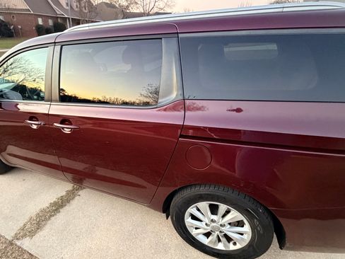 Used 2015 Kia Sedona LX w/ LX Convenience Package image 6