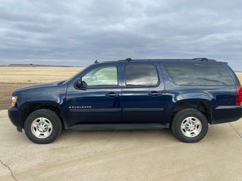 Used 2009 Chevrolet Suburban 2500 LT image 5