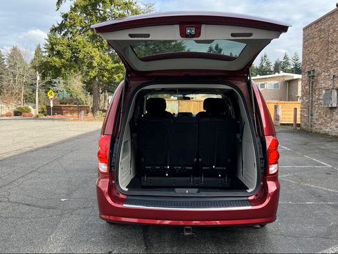 Used 2015 Dodge Grand Caravan SE w/ Quick Order Package 29E SE image 9