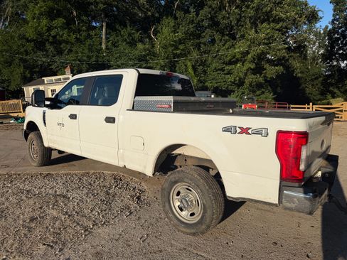 Used 2017 Ford F250 XL w/ XL Value Package AWD/4WD image 4