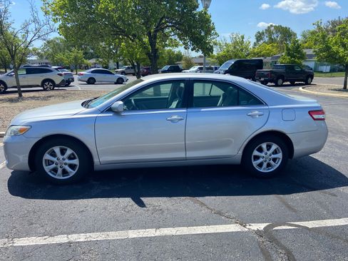 Used 2011 Toyota Camry LE w/ LE Extra-Value Pkg FWD image 4