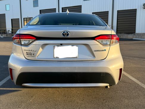 Used 2021 Toyota Corolla LE image 6