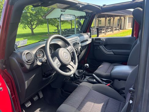 Used 2012 Jeep Wrangler Sport AWD/4WD image 13
