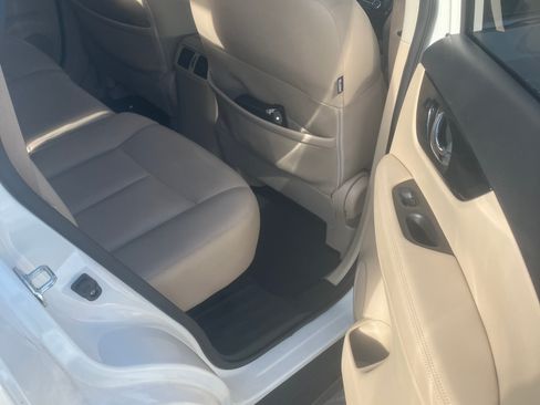 Used 2018 Nissan Rogue SL w/ Premium Package image 15