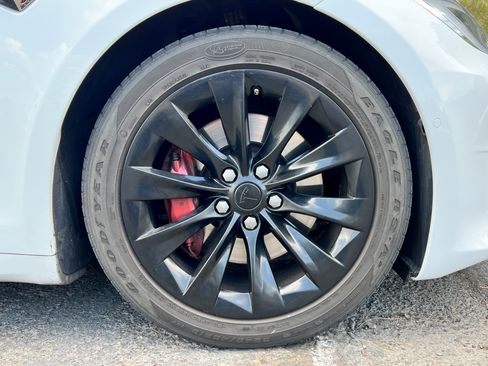 Used 2016 Tesla Model S 60D image 15