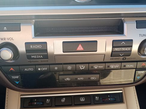 Used 2018 Lexus ES 350 w/ Luxury Package w/Wood Trim image 9