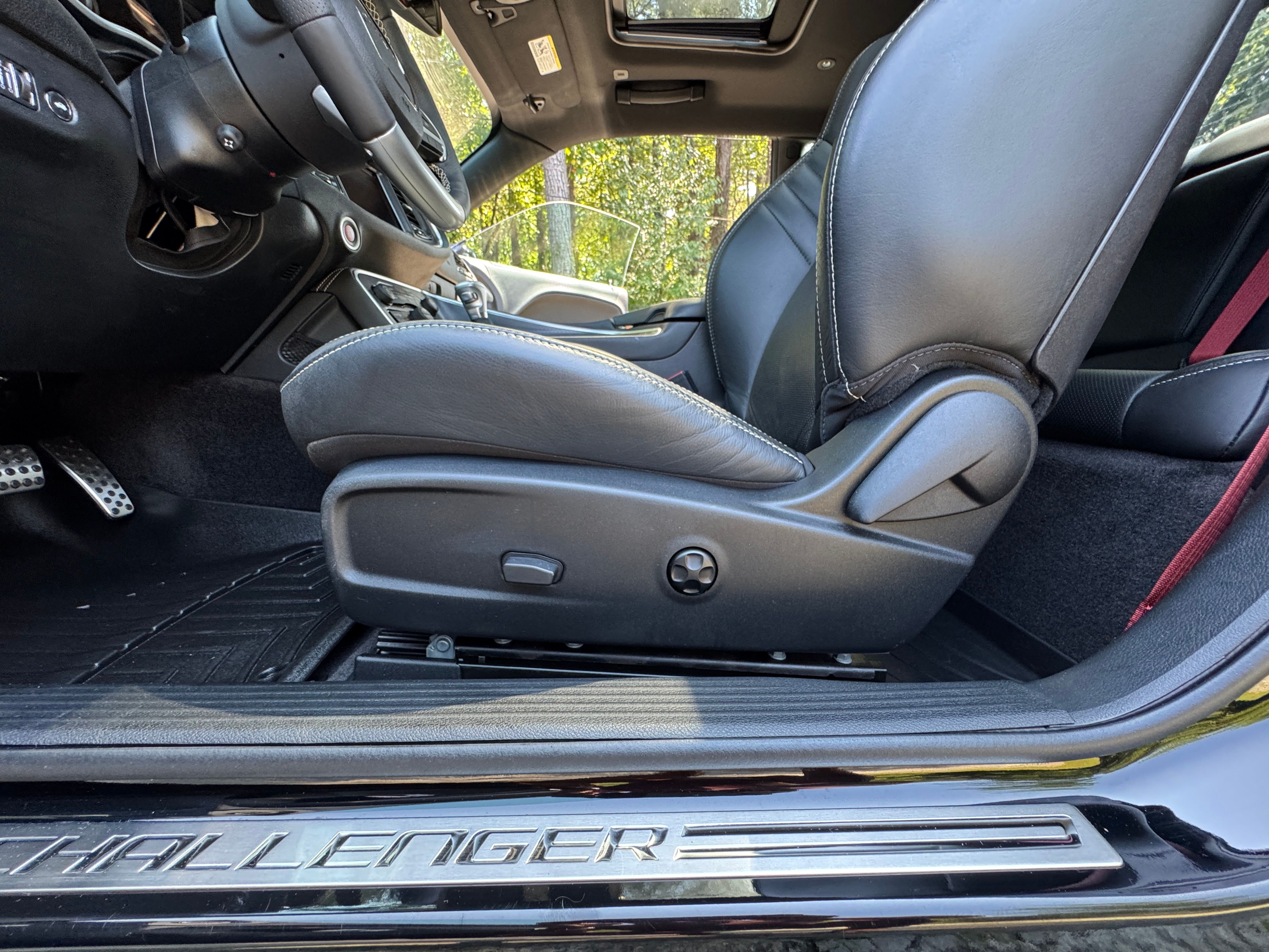 Used 2018 Dodge Challenger SRT RWD image 22