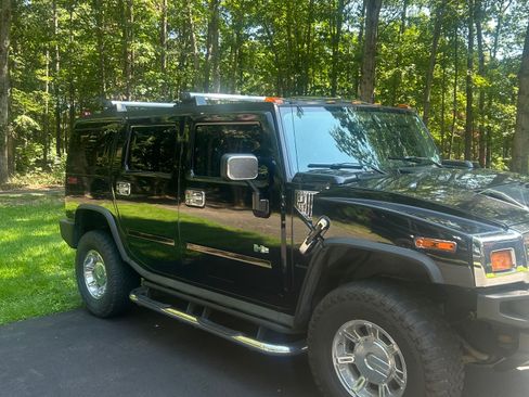 Used 2004 HUMMER H2 w/ Preferred Equipment Group AWD/4WD image 2