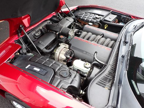 Used 2000 Chevrolet Corvette Convertible w/ Performance Handling Pkg RWD image 9