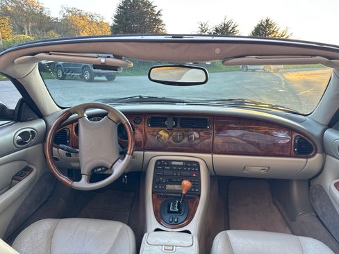 Used 2000 Jaguar XK8 Convertible image 13