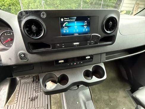 Used 2021 Mercedes-Benz Sprinter 2500 image 5