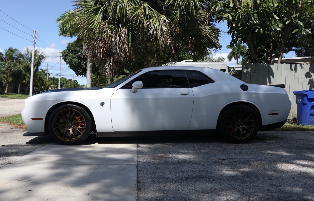 Used 2016 Dodge Challenger SRT Hellcat RWD image 2