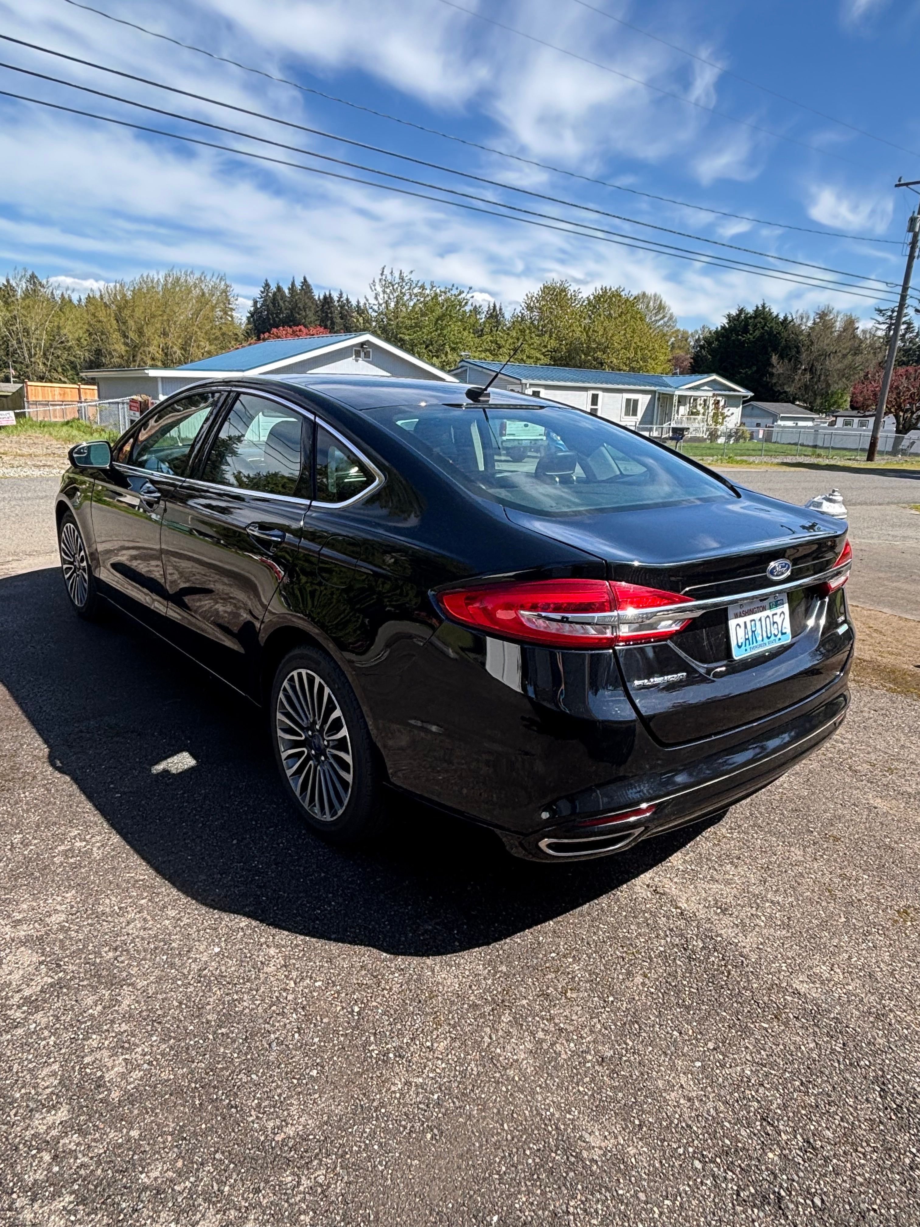 Used 2017 Ford Fusion SE FWD image 5